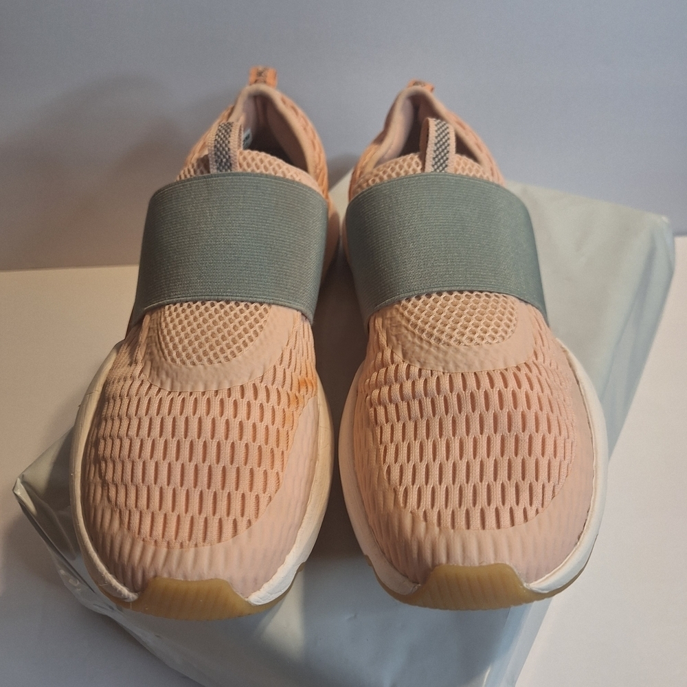 Sorel Kinetic Impact Strap Women's Sneakers. Size 8. Peach and Gray